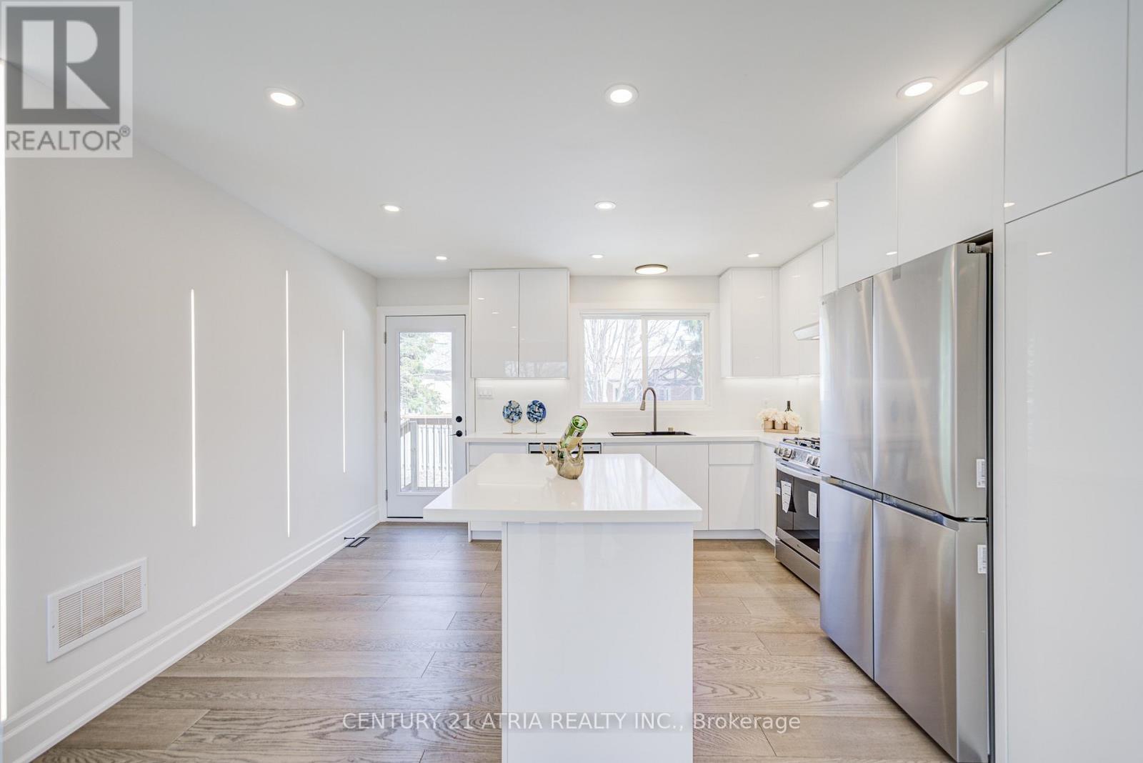 31 Sir Caradoc Place, Markham, Ontario  L3P 2X5 - Photo 11 - N12956928