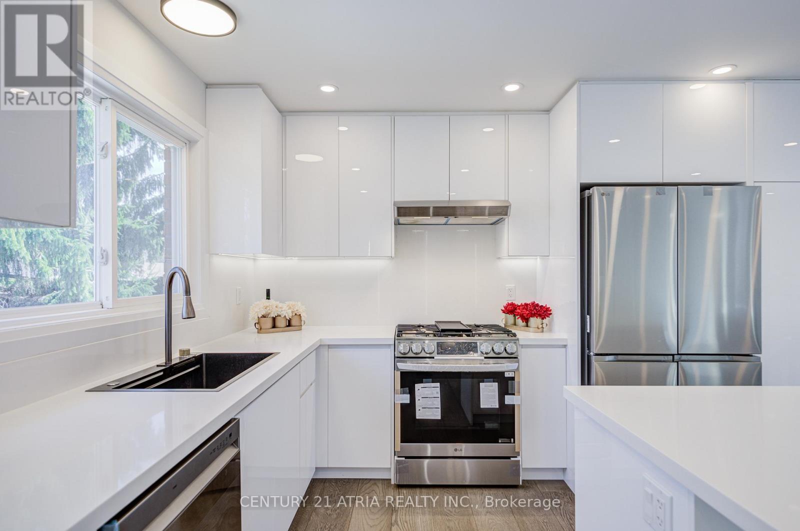 31 Sir Caradoc Place, Markham, Ontario  L3P 2X5 - Photo 13 - N12956928