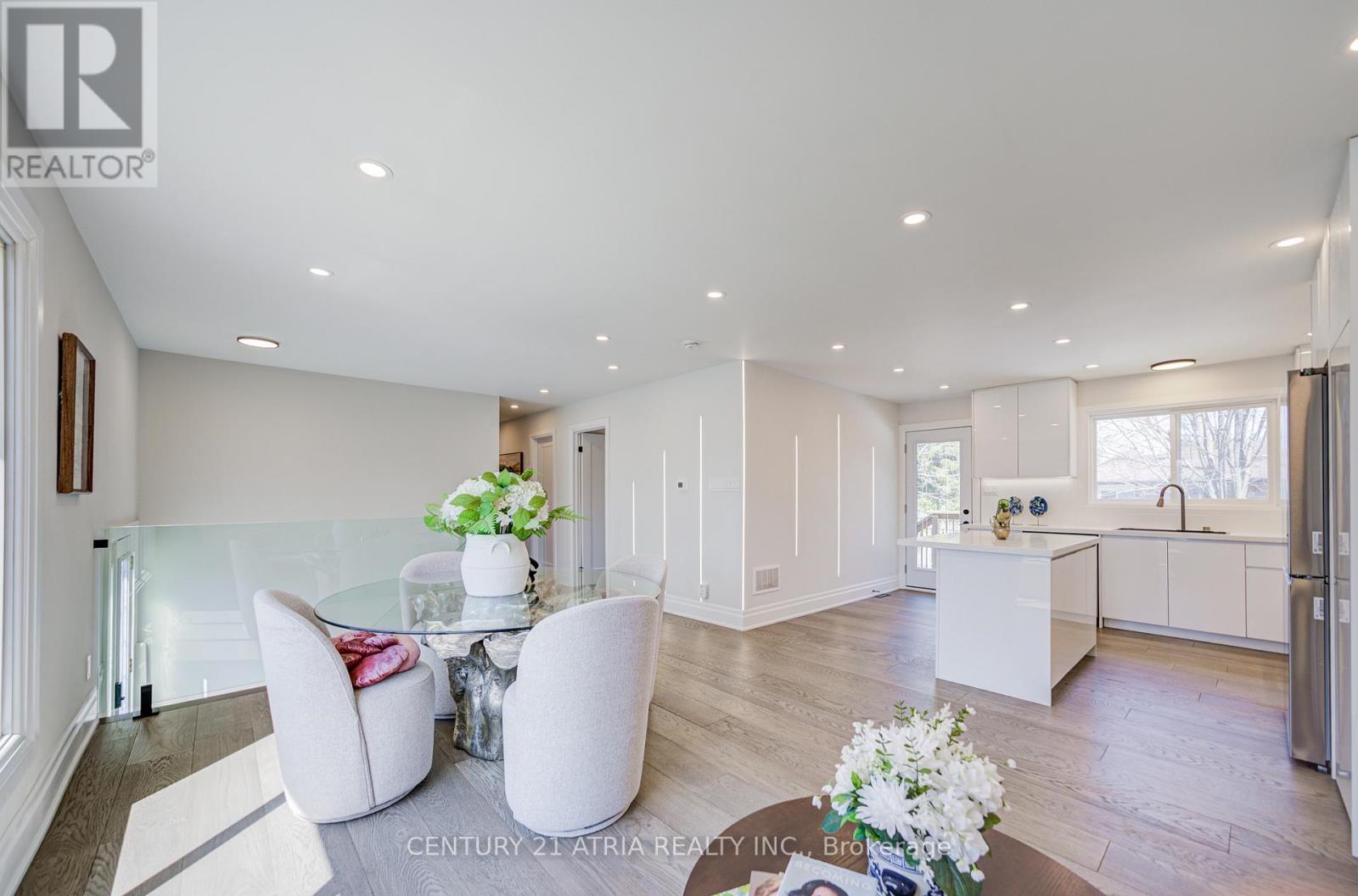 31 Sir Caradoc Place, Markham, Ontario  L3P 2X5 - Photo 10 - N12956928