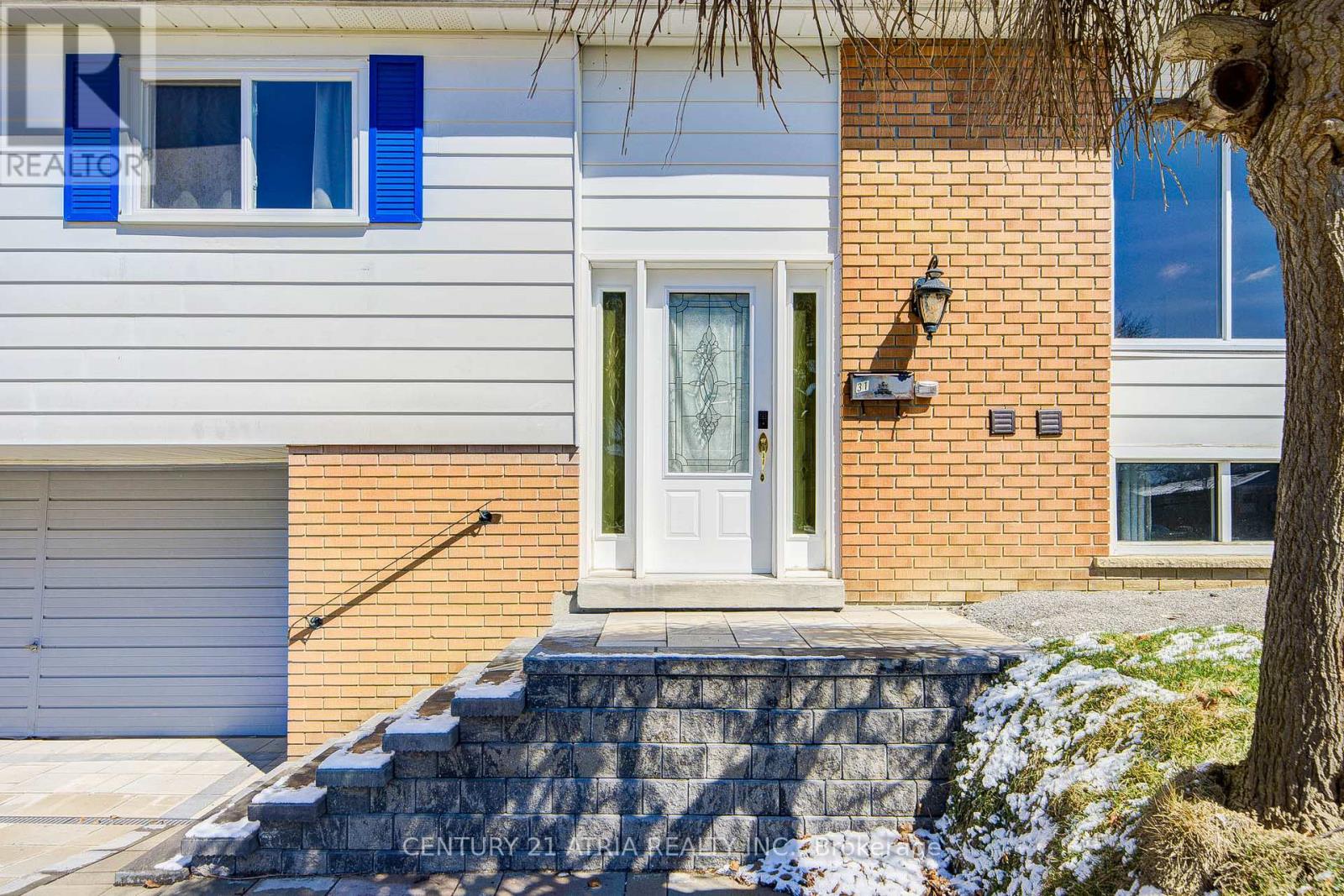 31 Sir Caradoc Place, Markham, Ontario  L3P 2X5 - Photo 4 - N12956928