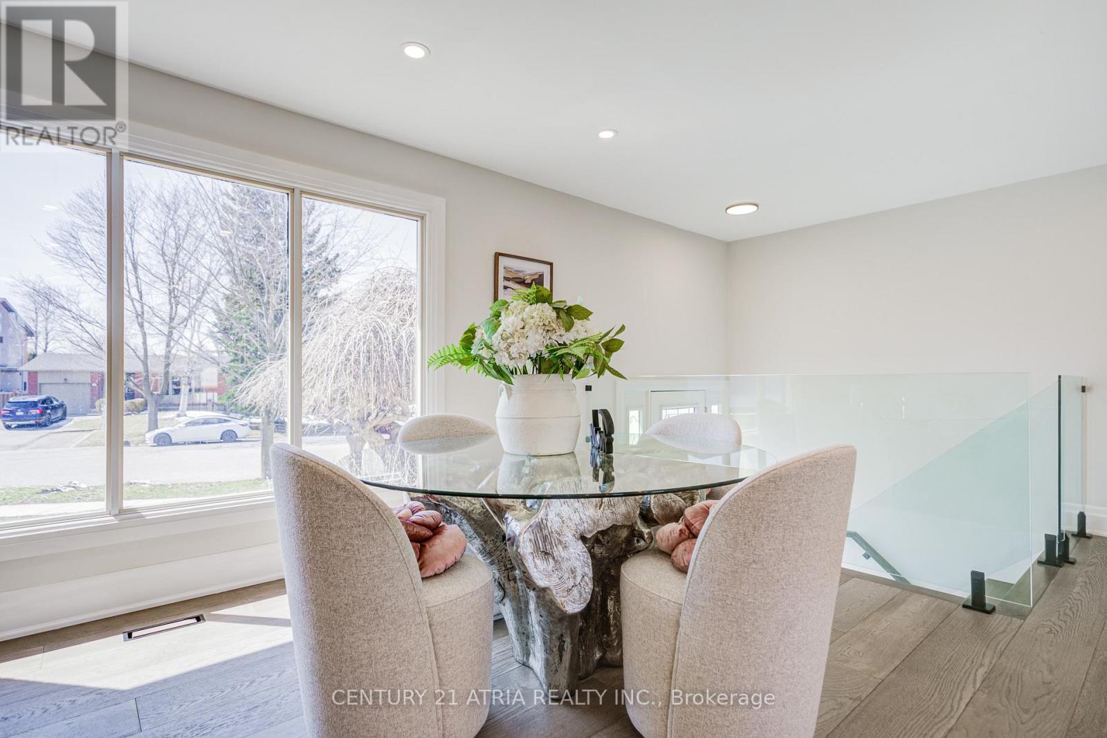 31 Sir Caradoc Place, Markham, Ontario  L3P 2X5 - Photo 8 - N12956928