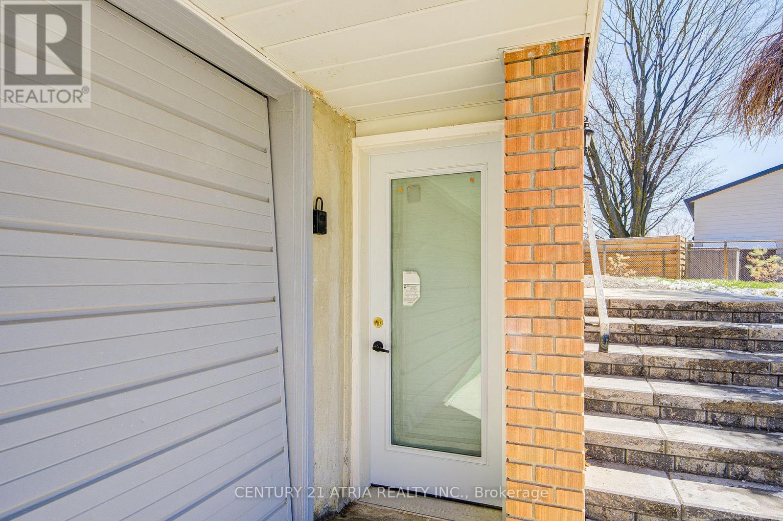 31 Sir Caradoc Place, Markham, Ontario  L3P 2X5 - Photo 5 - N12956928