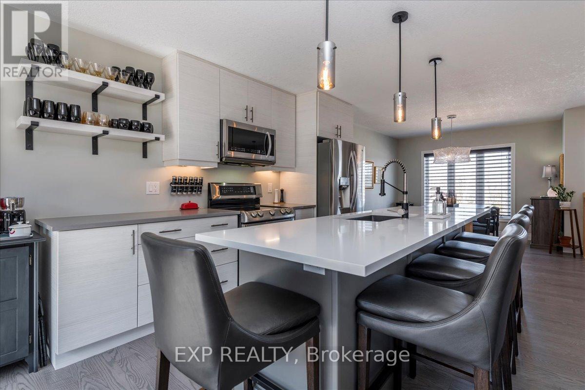 51 Hunter Avenue, Tay, Ontario  L0K 2A0 - Photo 8 - S12975932