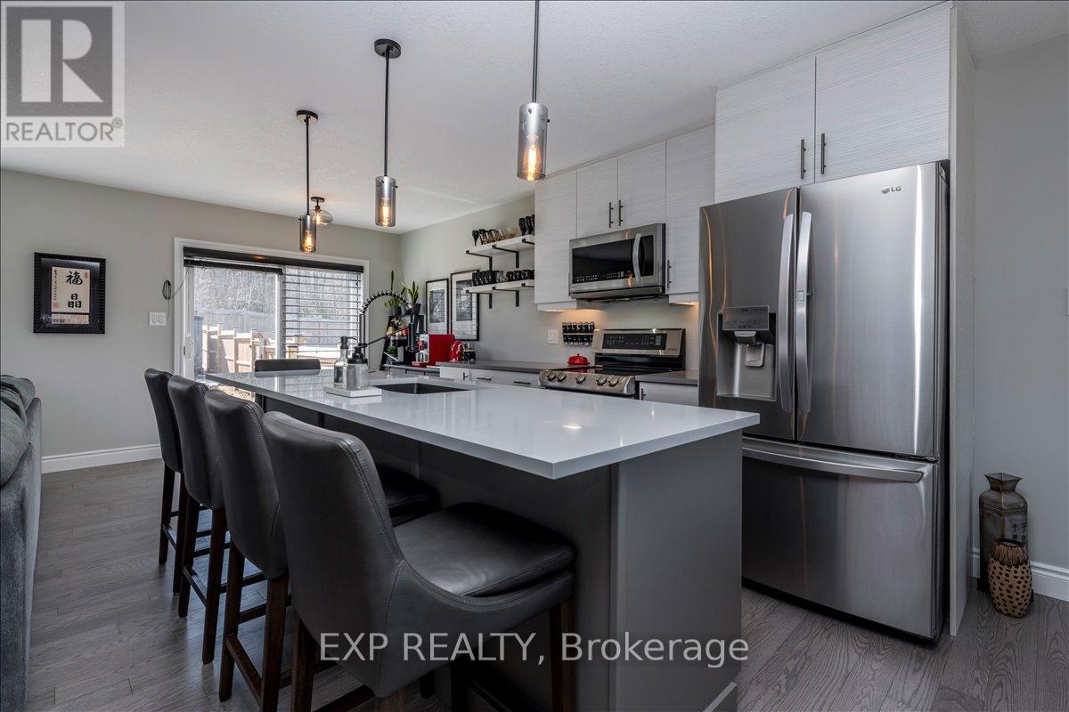 51 Hunter Avenue, Tay, Ontario  L0K 2A0 - Photo 9 - S12975932