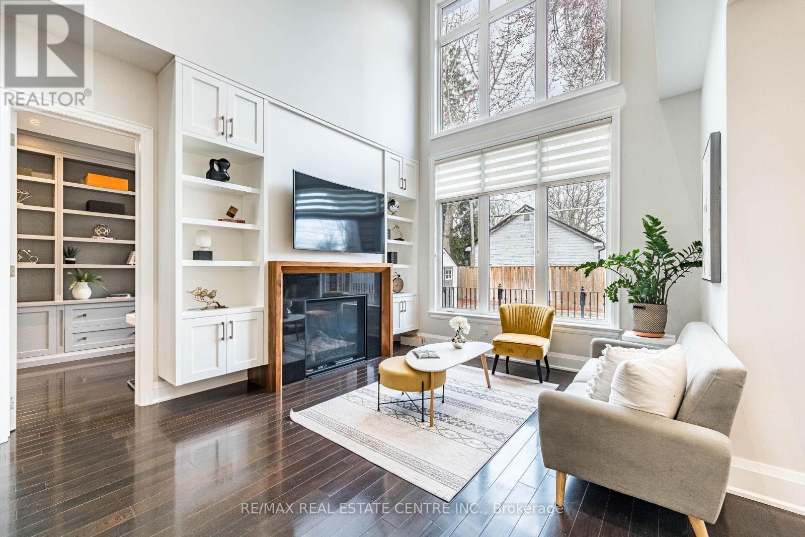 105 Eaglewood Boulevard, Mississauga (Mineola), Ontario  L5G 1V8 - Photo 8 - W12971498