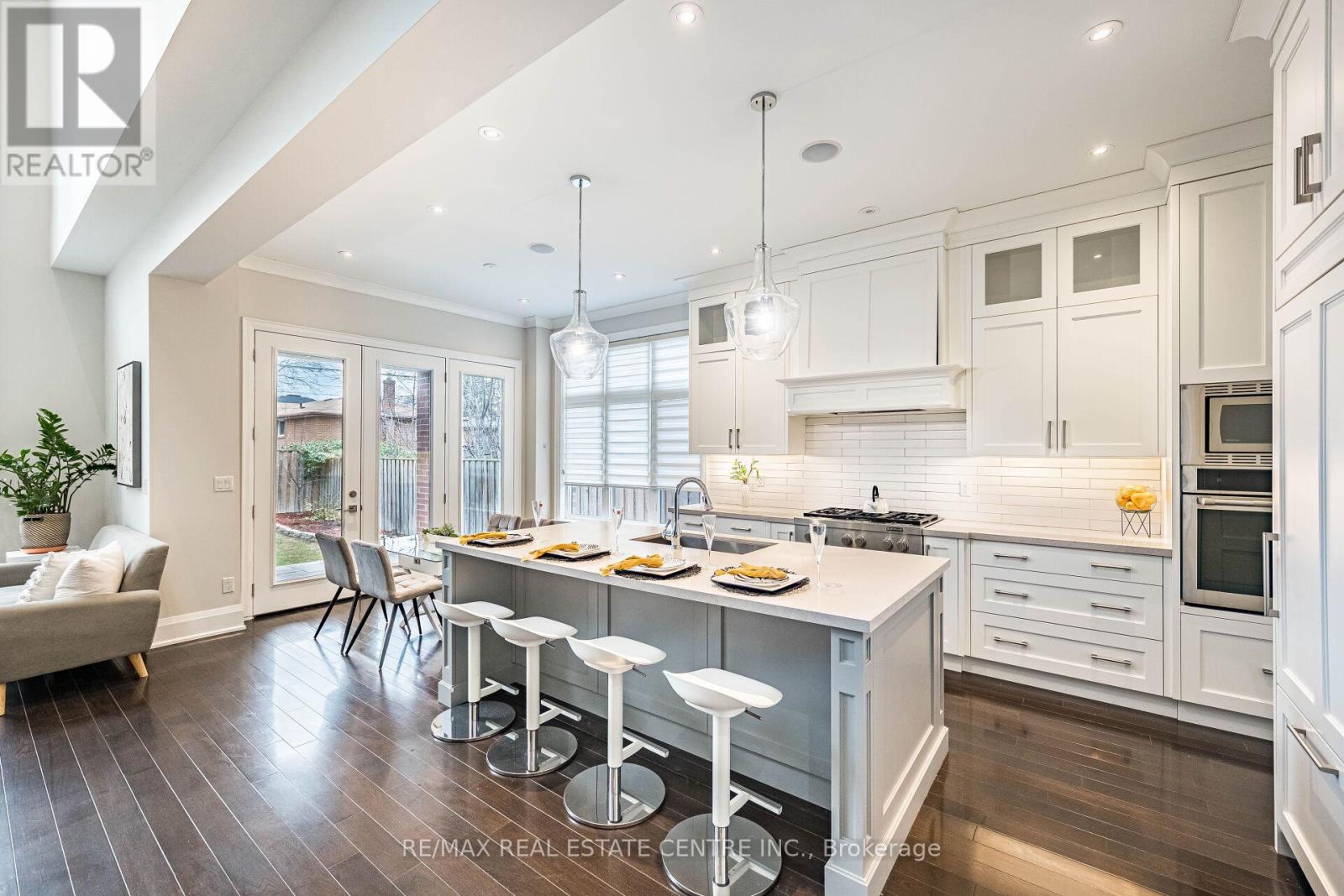 105 Eaglewood Boulevard, Mississauga (Mineola), Ontario  L5G 1V8 - Photo 10 - W12971498