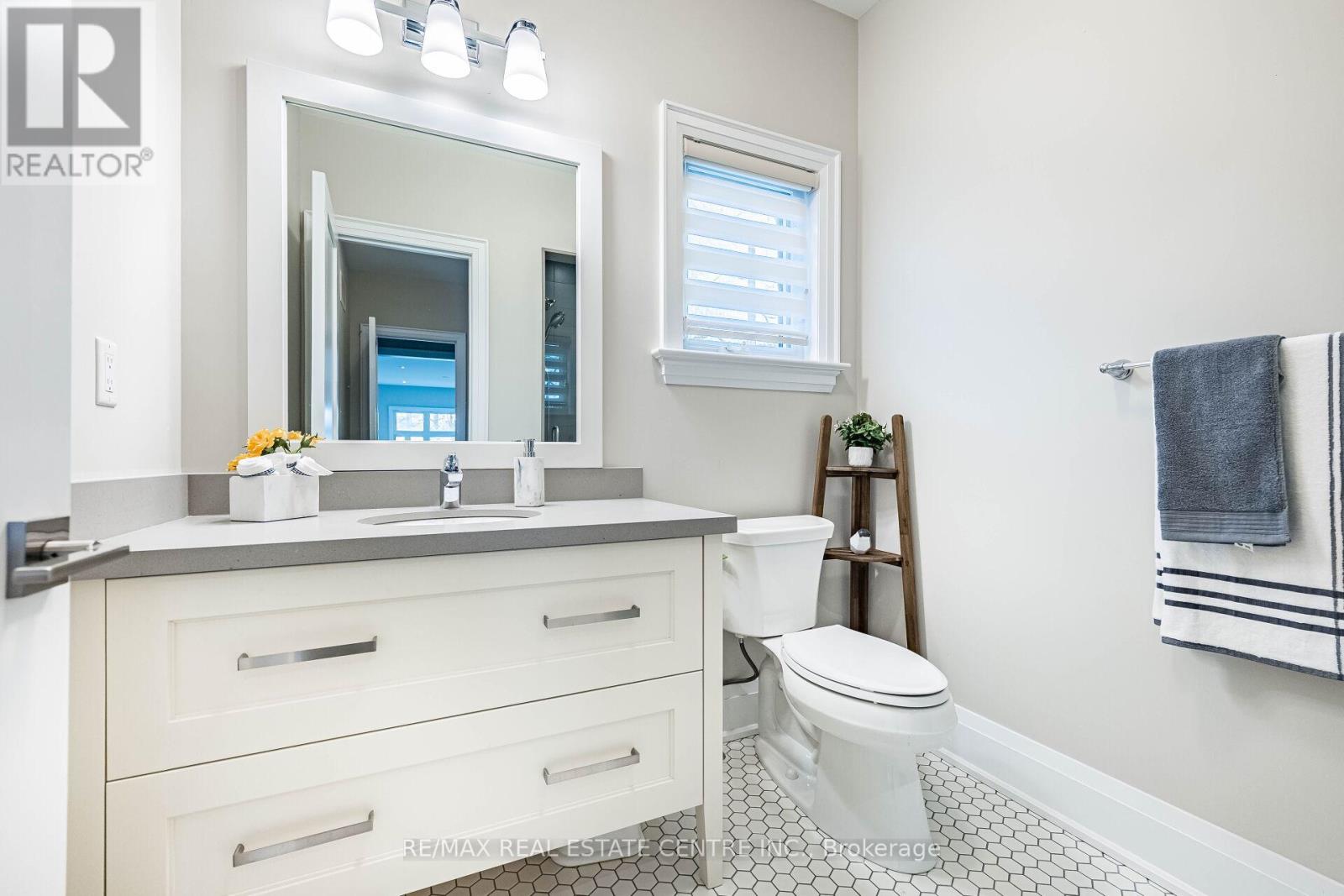 105 Eaglewood Boulevard, Mississauga (Mineola), Ontario  L5G 1V8 - Photo 22 - W12971498