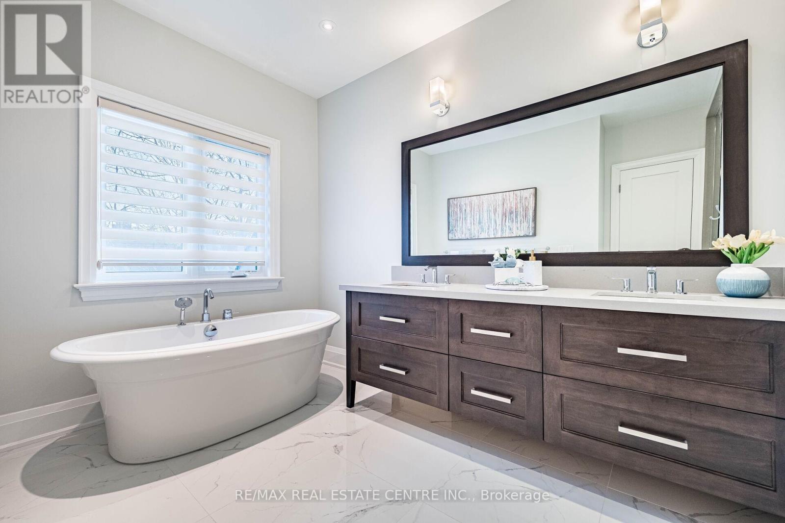 105 Eaglewood Boulevard, Mississauga (Mineola), Ontario  L5G 1V8 - Photo 20 - W12971498