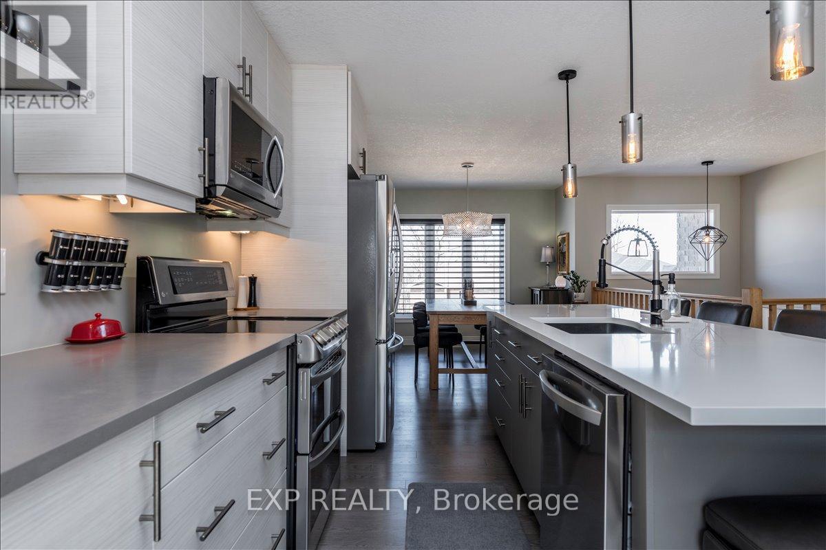 51 Hunter Avenue, Tay, Ontario  L0K 2A0 - Photo 7 - S12975932