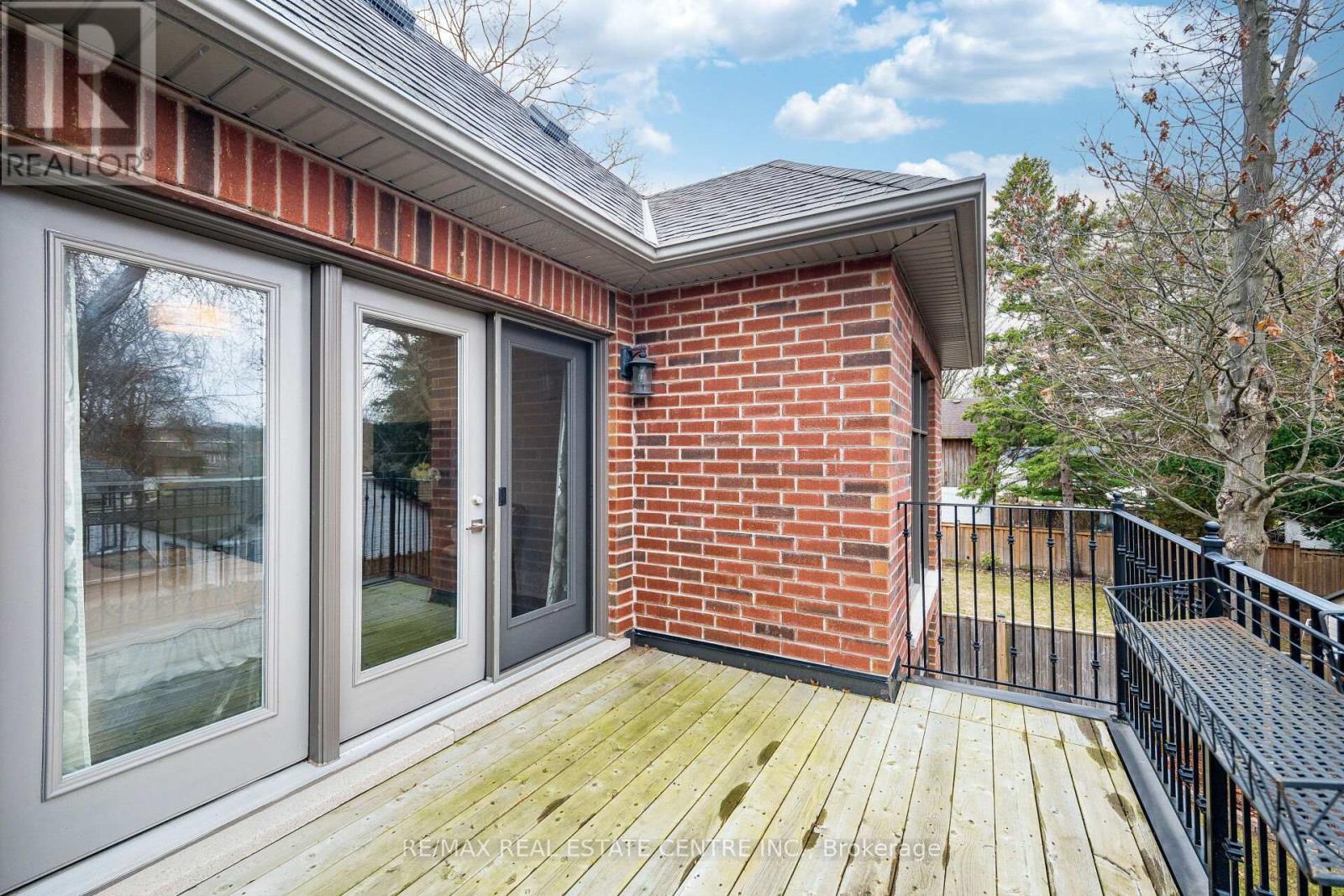 105 Eaglewood Boulevard, Mississauga (Mineola), Ontario  L5G 1V8 - Photo 31 - W12971498