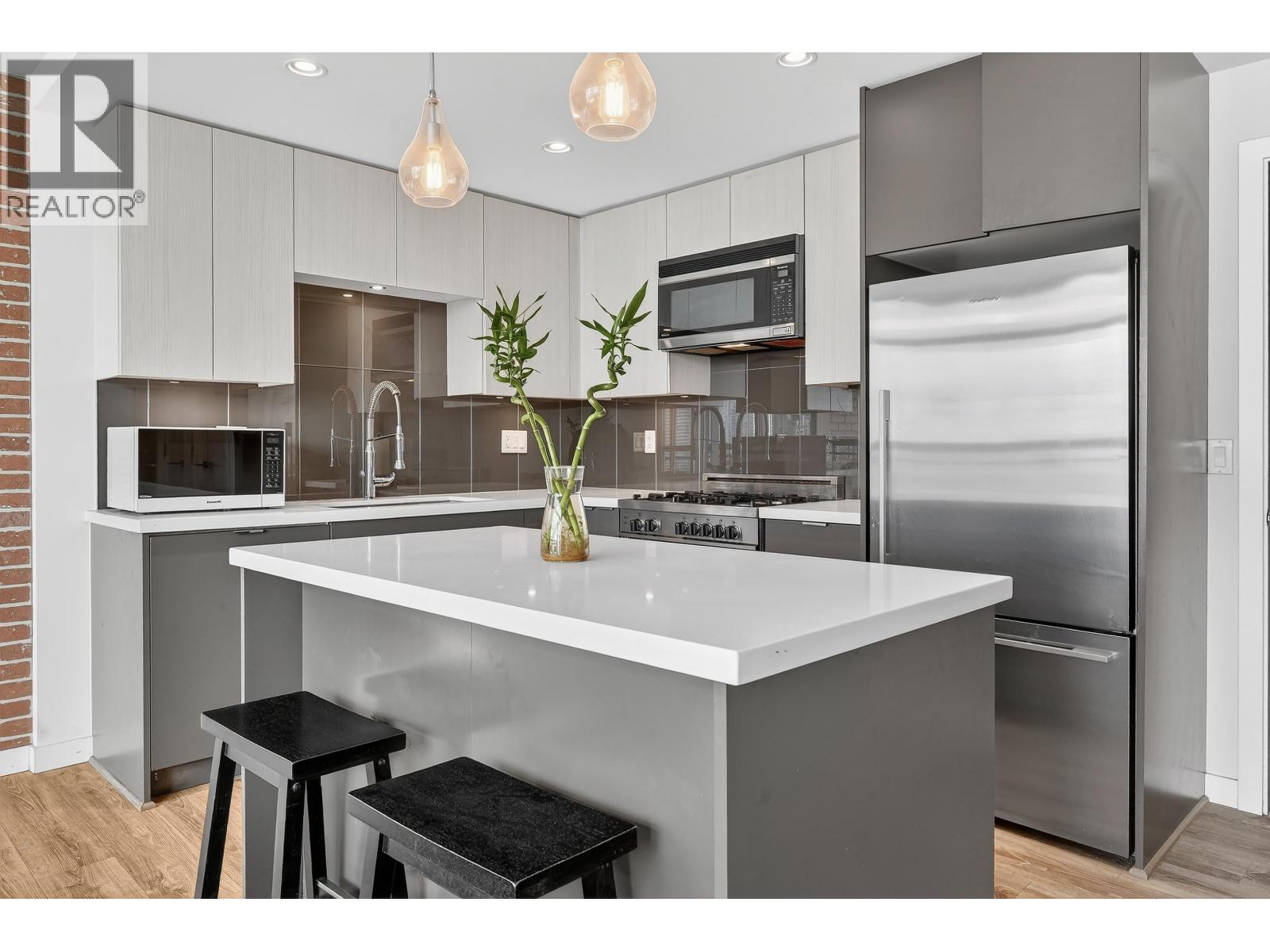 707 711 Breslay Street, Coquitlam, British Columbia V3J 0G7 - Photo 2 - R3109043