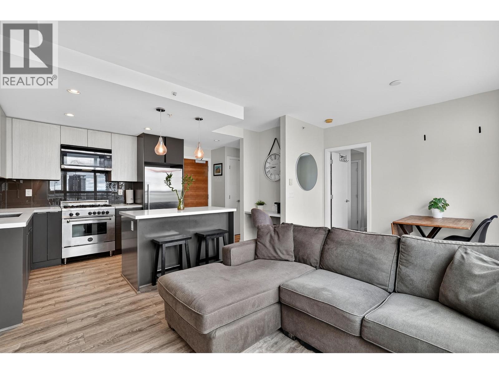 707 711 Breslay Street, Coquitlam, British Columbia V3J 0G7 - Photo 11 - R3109043