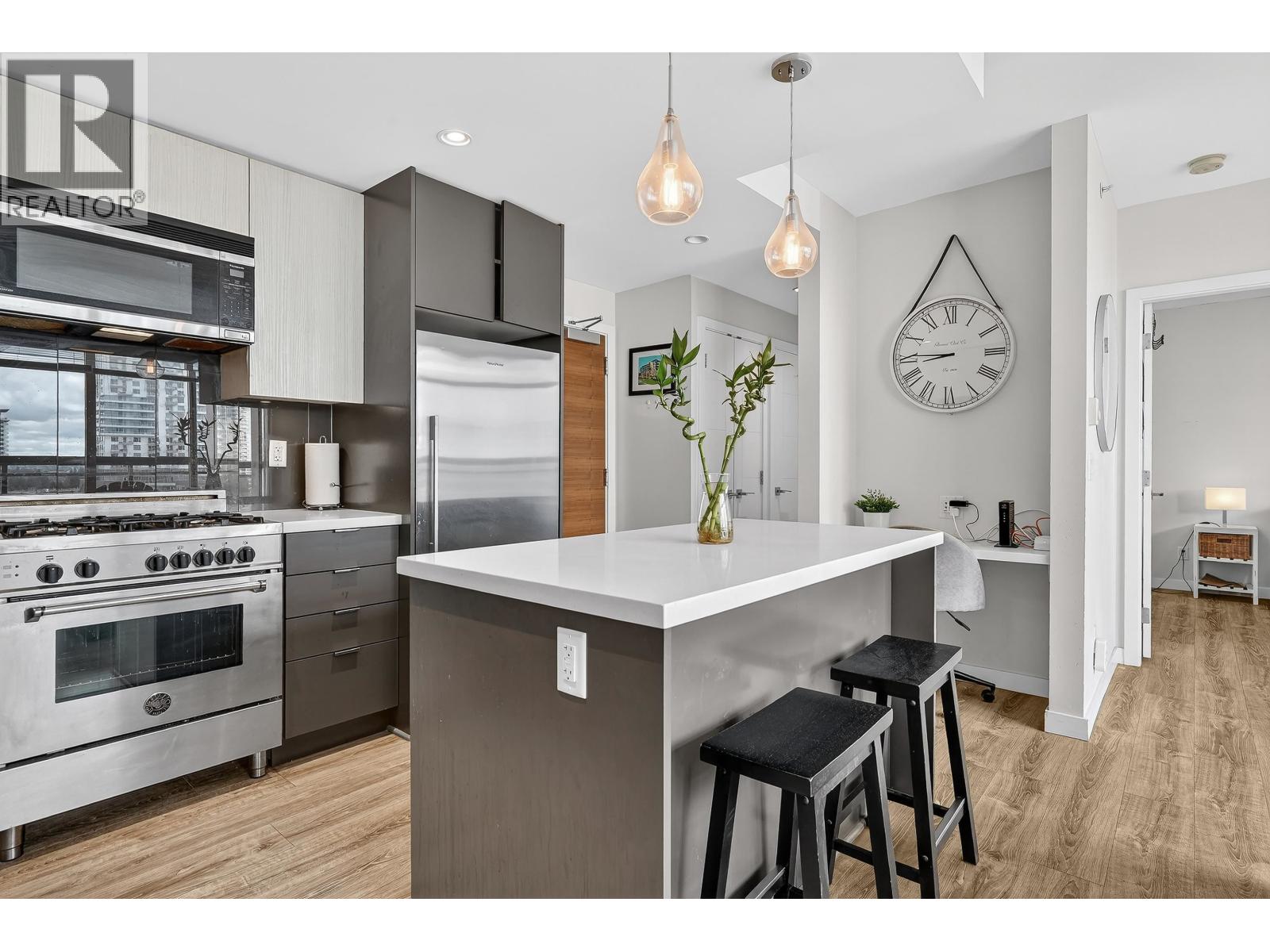 707 711 Breslay Street, Coquitlam, British Columbia V3J 0G7 - Photo 3 - R3109043