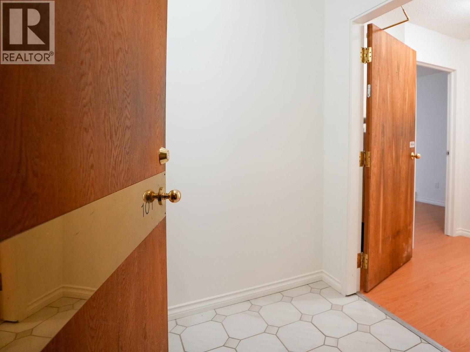 101 1845 Robson Street, Vancouver, British Columbia  V6G 1E4 - Photo 2 - R3107359