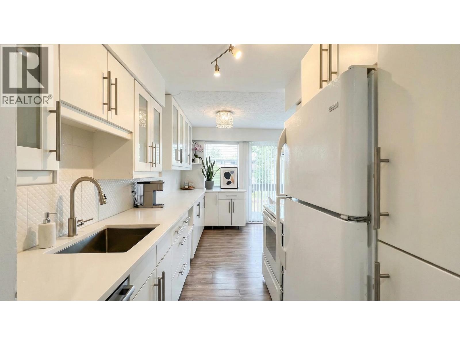 91 5820 Hasting Street, Burnaby, British Columbia  V5B 1R6 - Photo 3 - R3108446