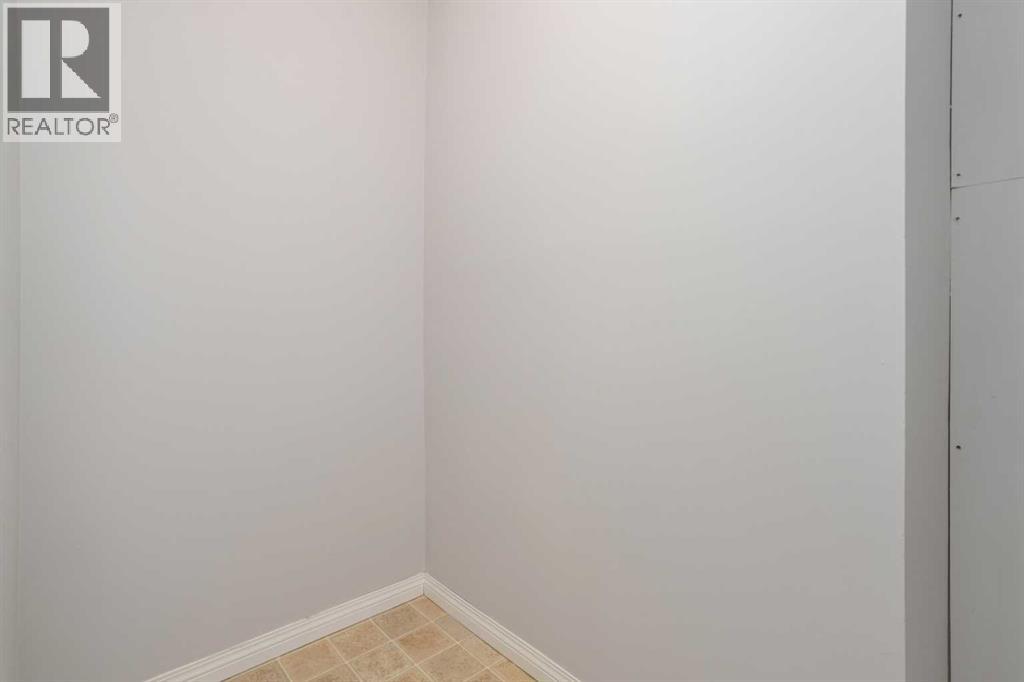 102, 5418 52 Street, Camrose, Alberta  T4V 4A6 - Photo 11 - A2299923