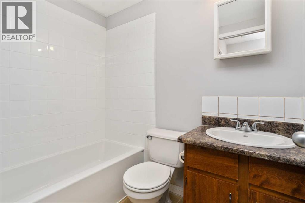 102, 5418 52 Street, Camrose, Alberta  T4V 4A6 - Photo 12 - A2299923