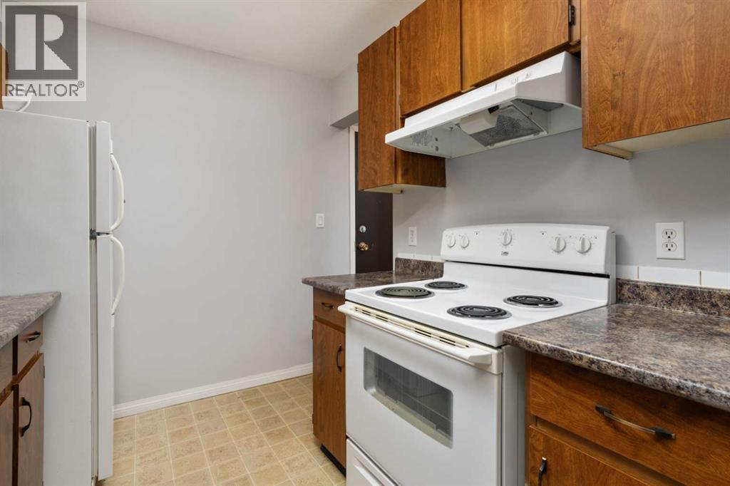 102, 5418 52 Street, Camrose, Alberta  T4V 4A6 - Photo 6 - A2299923