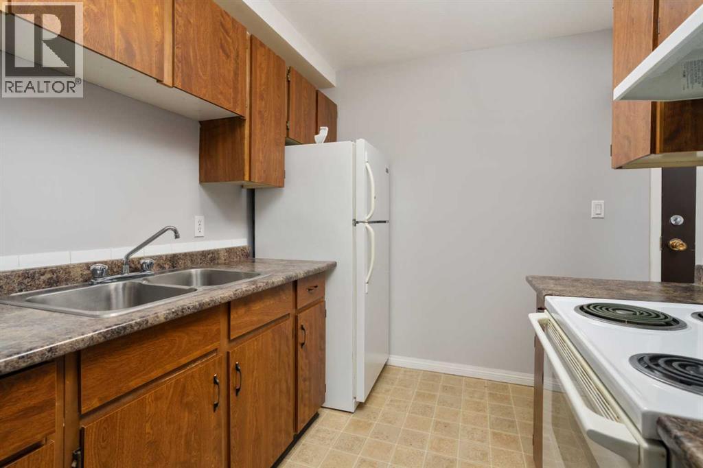 102, 5418 52 Street, Camrose, Alberta  T4V 4A6 - Photo 7 - A2299923