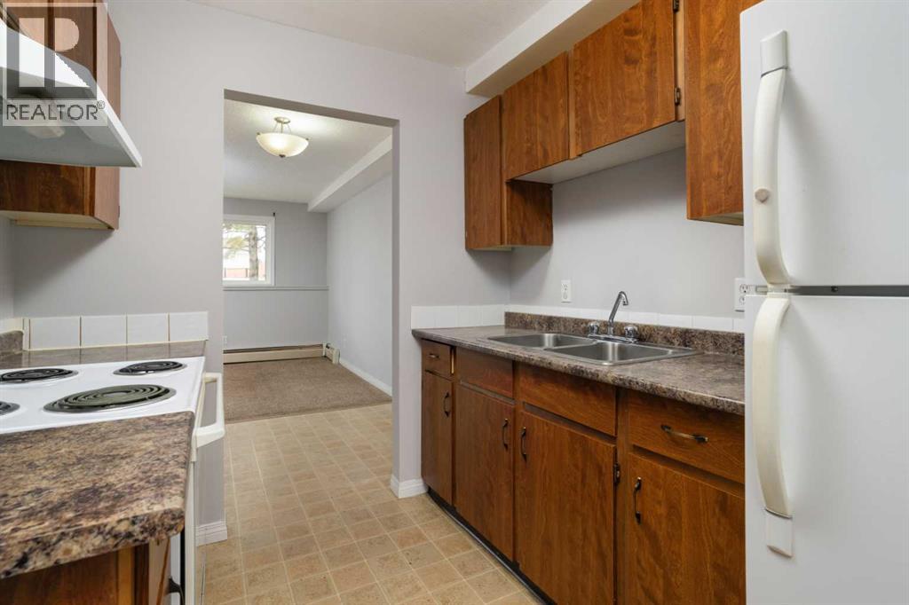 102, 5418 52 Street, Camrose, Alberta  T4V 4A6 - Photo 8 - A2299923