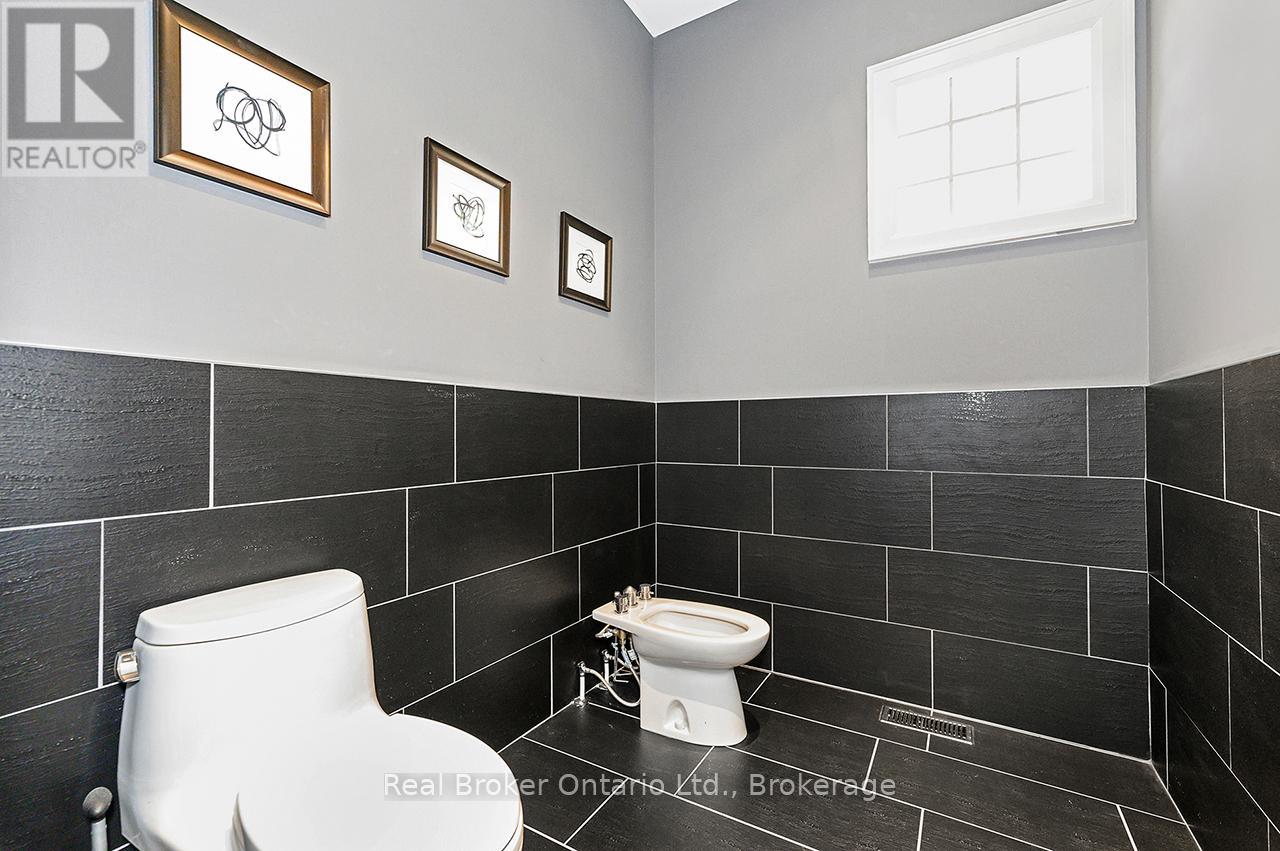 4507 Lakeshore Road, Burlington, Ontario  L7L 1B3 - Photo 24 - W12977278