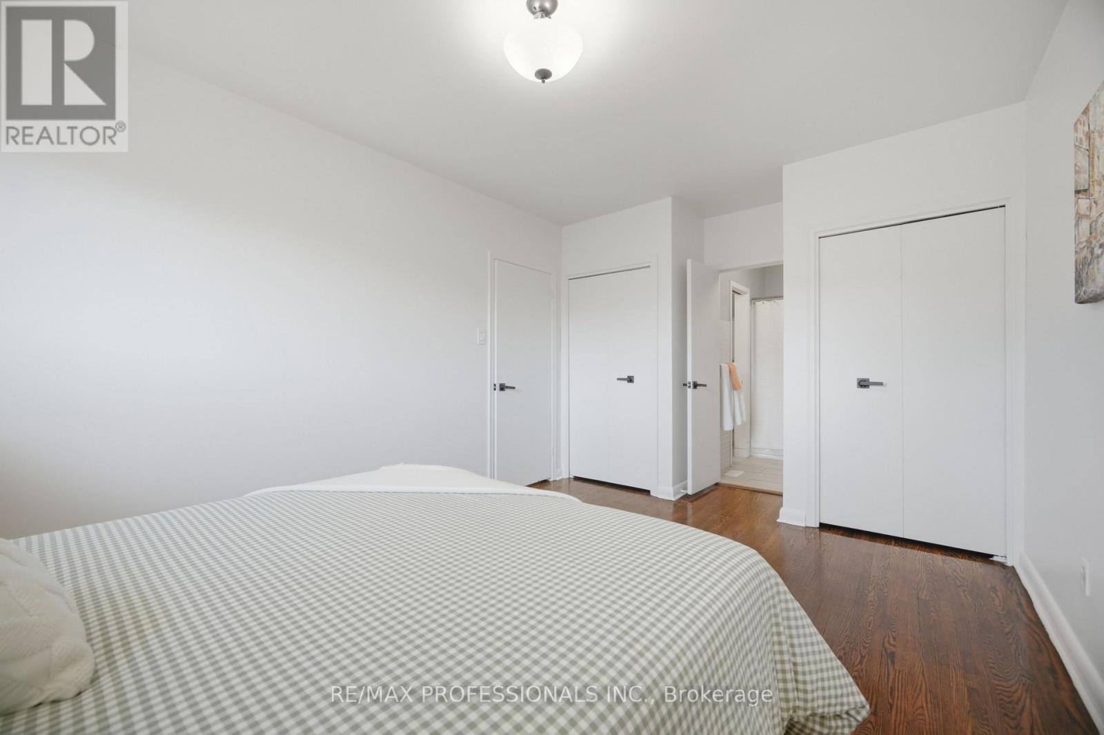 9 Halbadier Place, Toronto, Ontario  M9B 2H4 - Photo 14 - W12976258