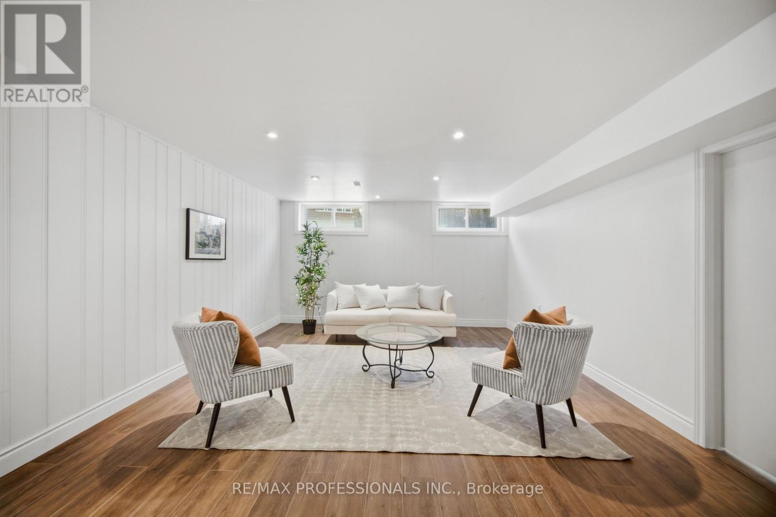 9 Halbadier Place, Toronto, Ontario  M9B 2H4 - Photo 25 - W12976258