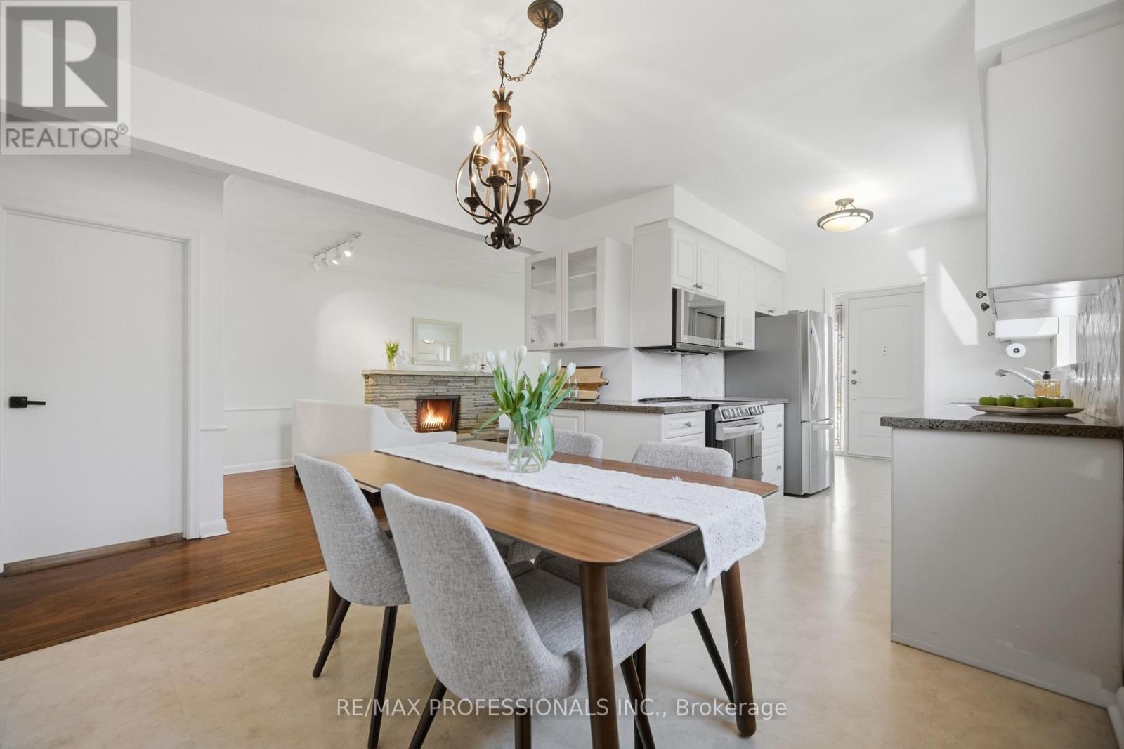 9 Halbadier Place, Toronto, Ontario  M9B 2H4 - Photo 8 - W12976258