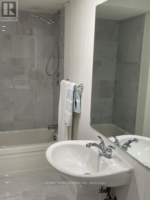 9 Halbadier Place, Toronto, Ontario  M9B 2H4 - Photo 27 - W12976258