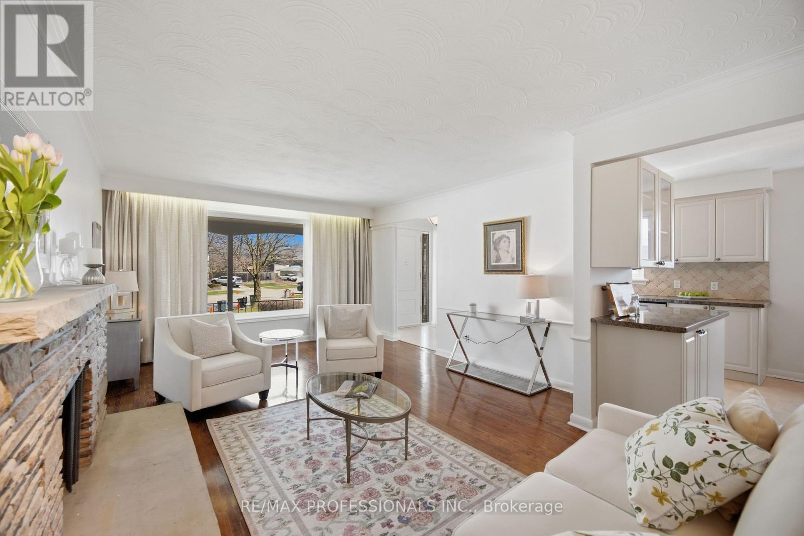 9 Halbadier Place, Toronto, Ontario  M9B 2H4 - Photo 11 - W12976258