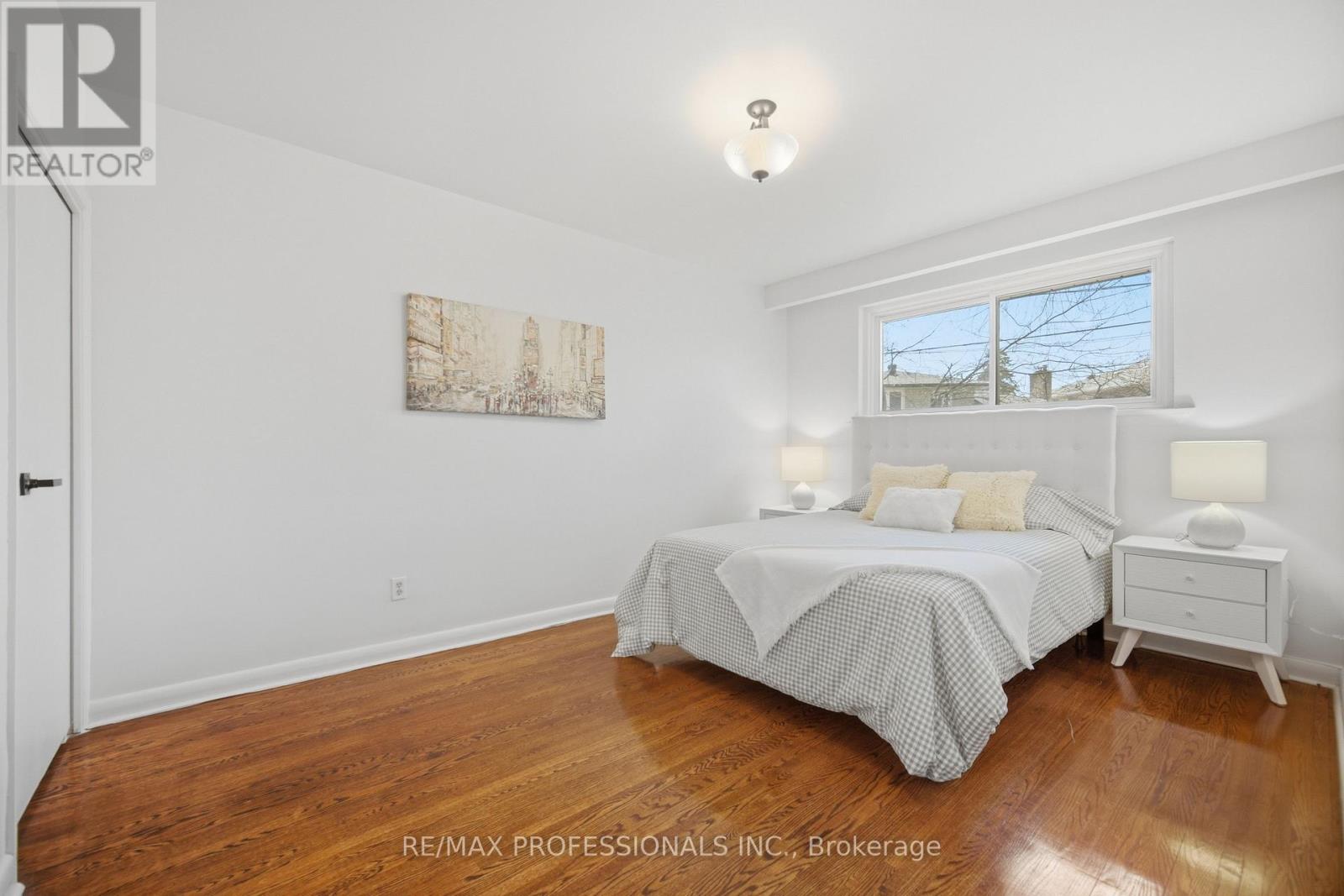 9 Halbadier Place, Toronto, Ontario  M9B 2H4 - Photo 13 - W12976258