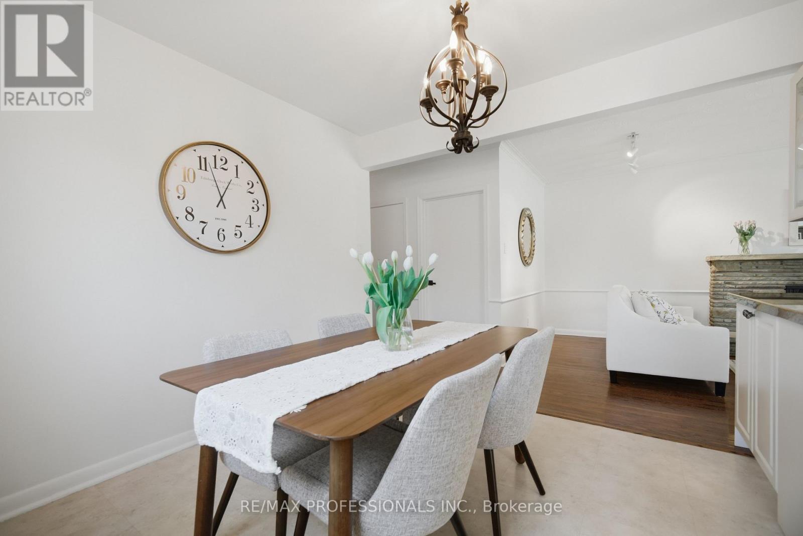 9 Halbadier Place, Toronto, Ontario  M9B 2H4 - Photo 9 - W12976258