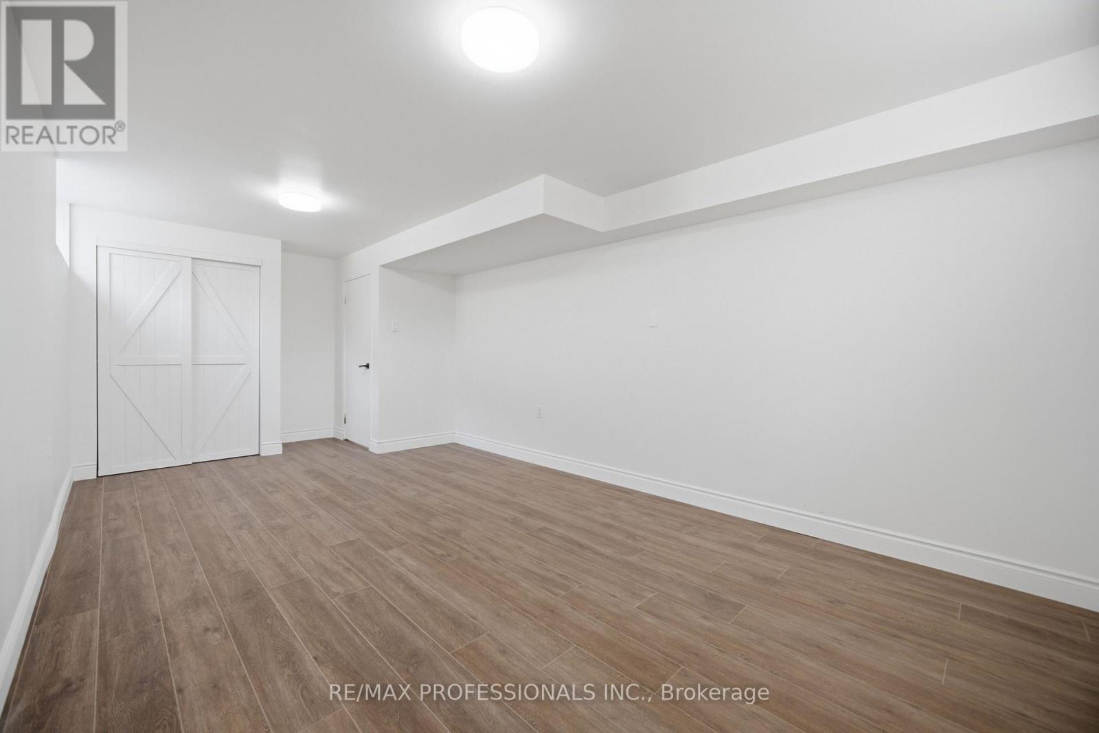 9 Halbadier Place, Toronto, Ontario  M9B 2H4 - Photo 24 - W12976258