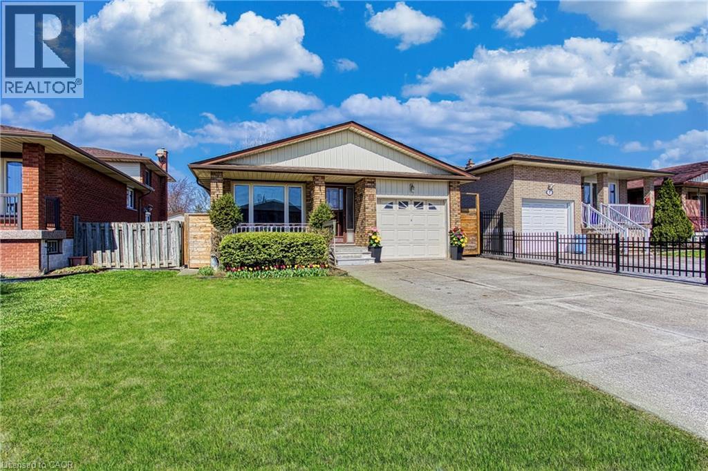 4 Colgate Court, Hamilton, Ontario  L9C 6Z6 - Photo 2 - 40818931