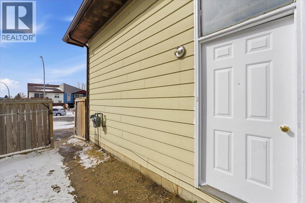 79 Fonda Drive SE Drive SE, Calgary, Alberta  T2A 6E6 - Photo 4 - A2299221