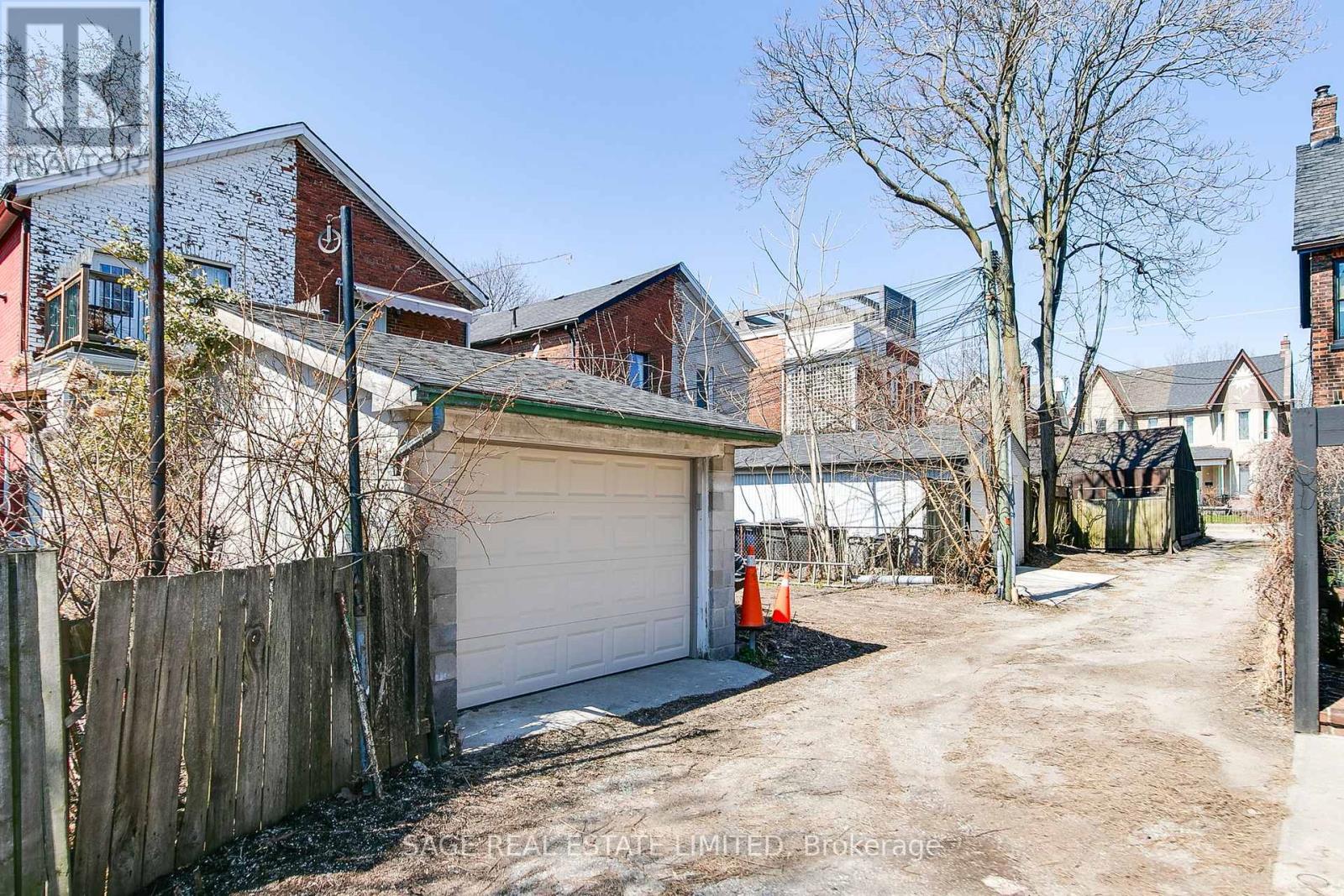 65 Lakeview Avenue, Toronto, Ontario  M6J 3B4 - Photo 3 - C12977270