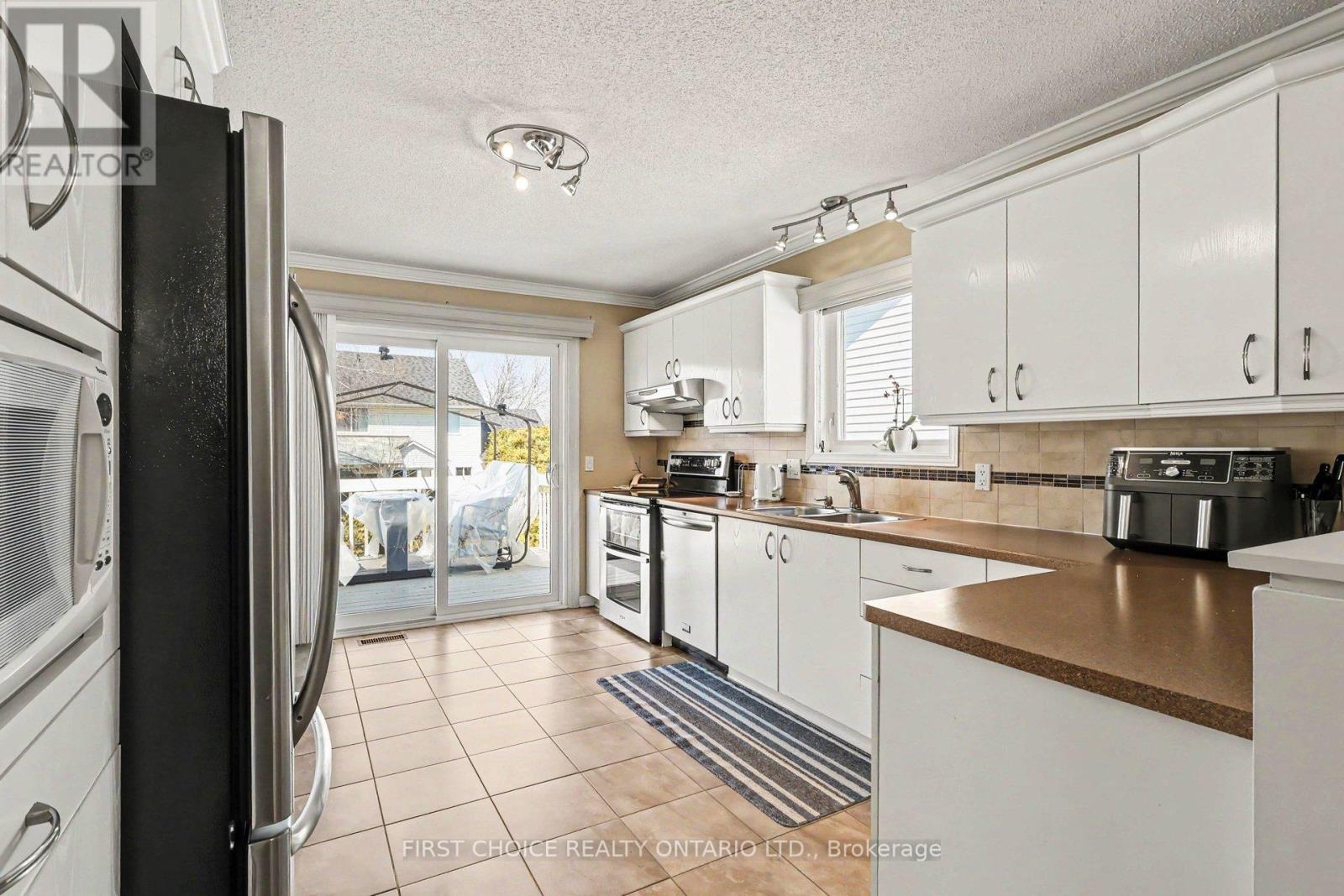 3395 Descotes Circle, Clarence-Rockland, Ontario  K4K 1A8 - Photo 7 - X12977192