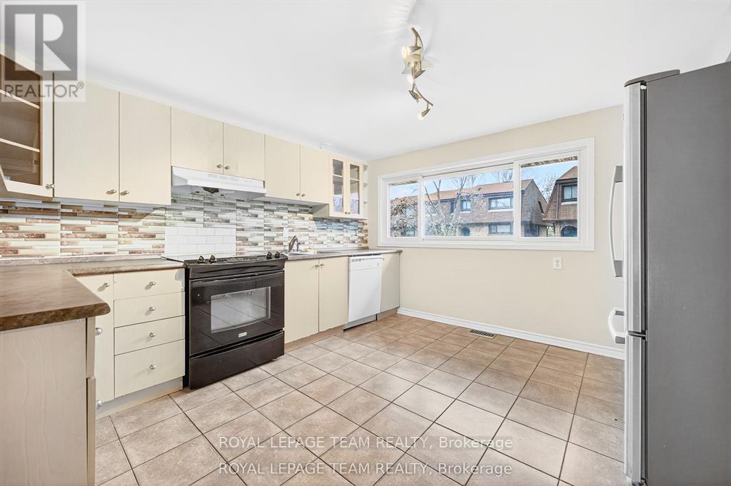 2 - 13 Bertona Street, Ottawa, Ontario  K2G 0W3 - Photo 10 - X12977252