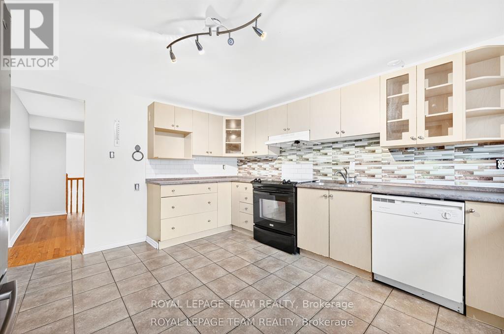 2 - 13 Bertona Street, Ottawa, Ontario  K2G 0W3 - Photo 11 - X12977252