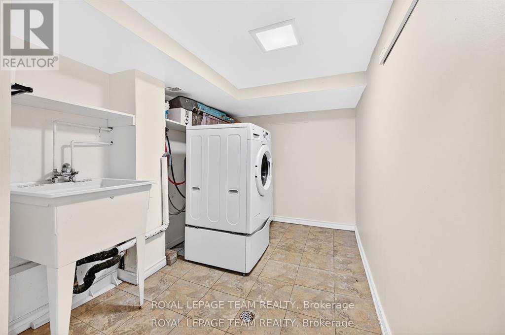 2 - 13 Bertona Street, Ottawa, Ontario  K2G 0W3 - Photo 33 - X12977252