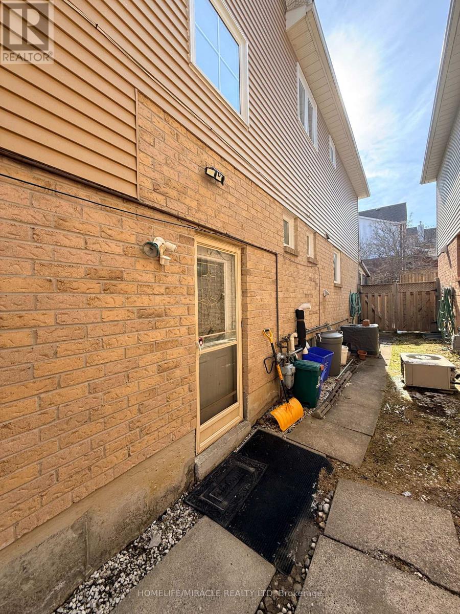 2274 Chapman Court, Pickering, Ontario  L1X 2E8 - Photo 4 - E12977232