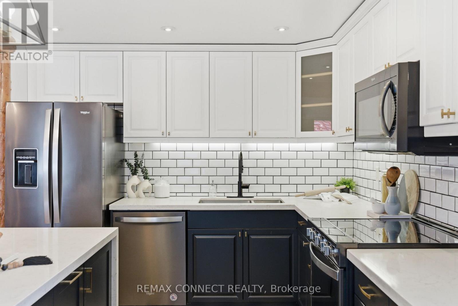 1202 Norman Court, Oshawa, Ontario  L1H 7X2 - Photo 6 - E12977292