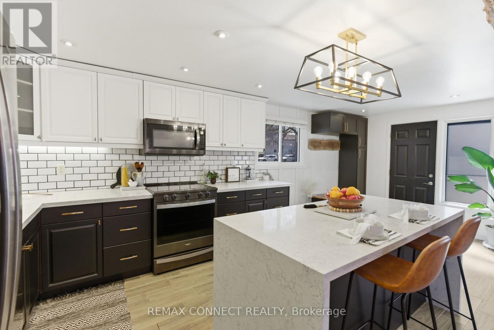 1202 Norman Court, Oshawa, Ontario  L1H 7X2 - Photo 9 - E12977292