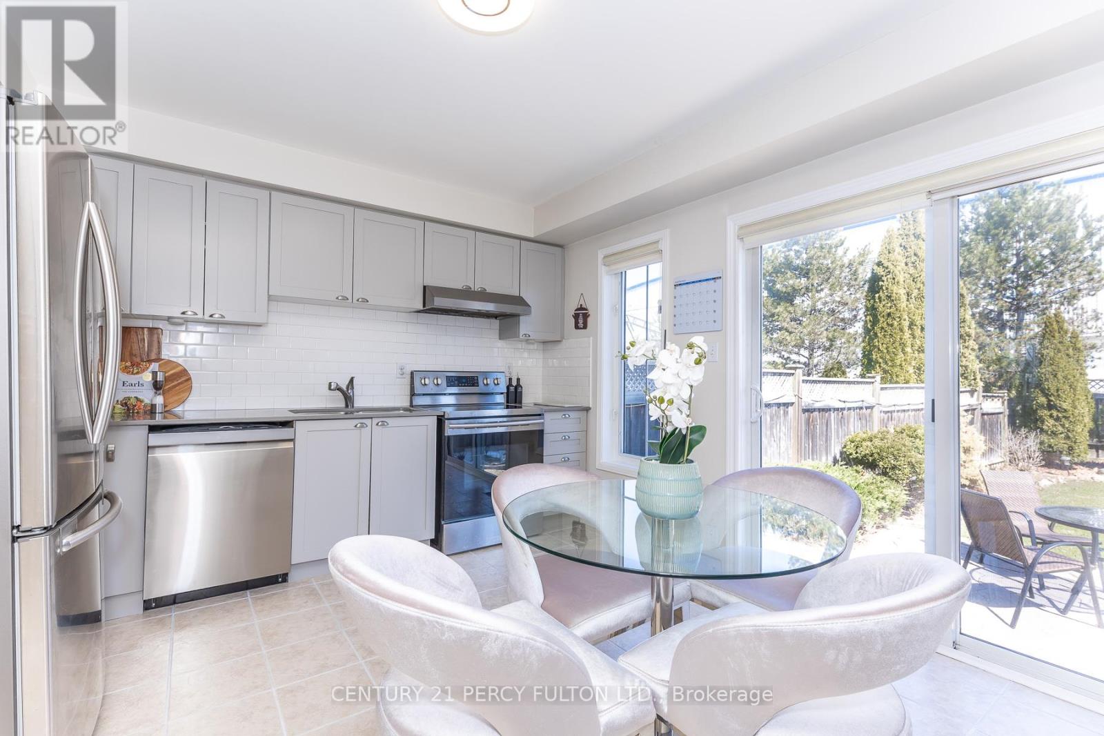 47 Harrongate Place, Whitby, Ontario  L1R 3E4 - Photo 12 - E12977330