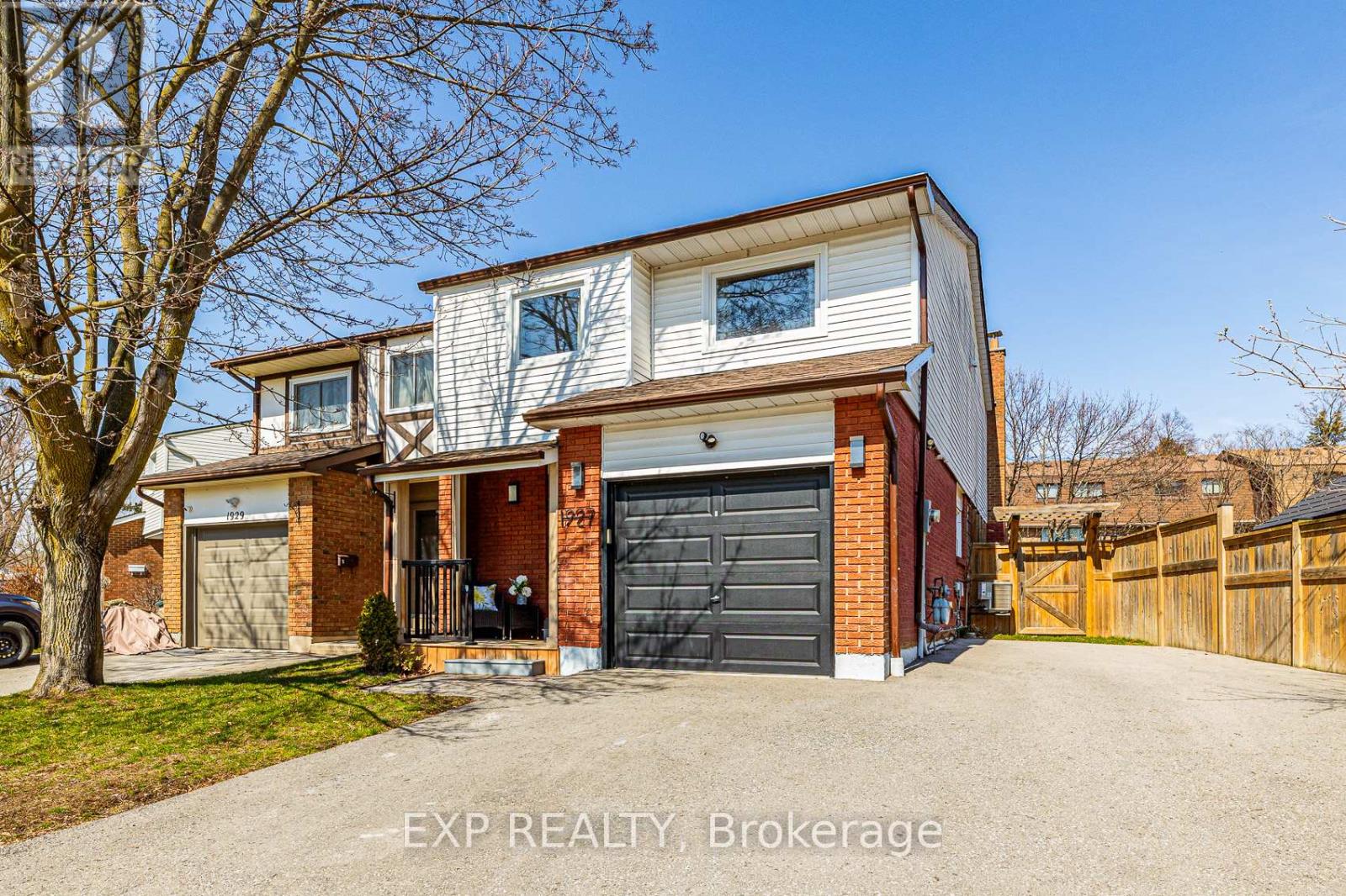 1927 Memory Lane, Pickering, Ontario  L1V 2T9 - Photo 3 - E12977338