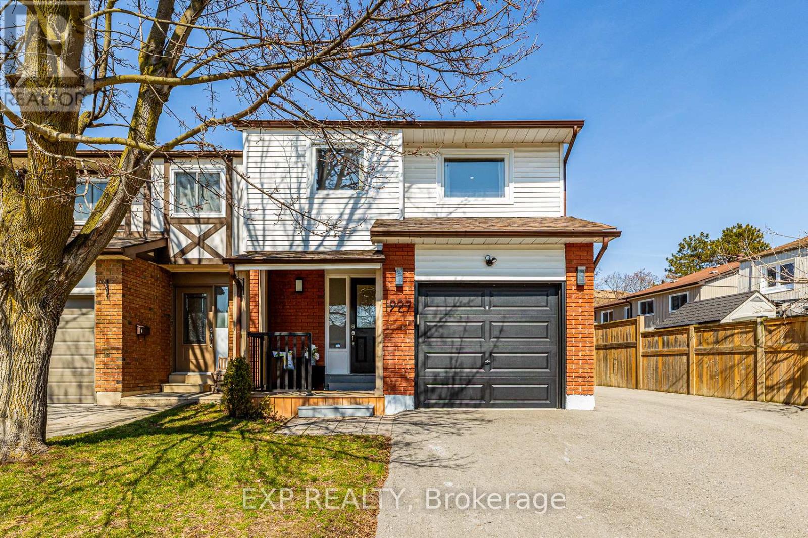 1927 Memory Lane, Pickering, Ontario  L1V 2T9 - Photo 4 - E12977338