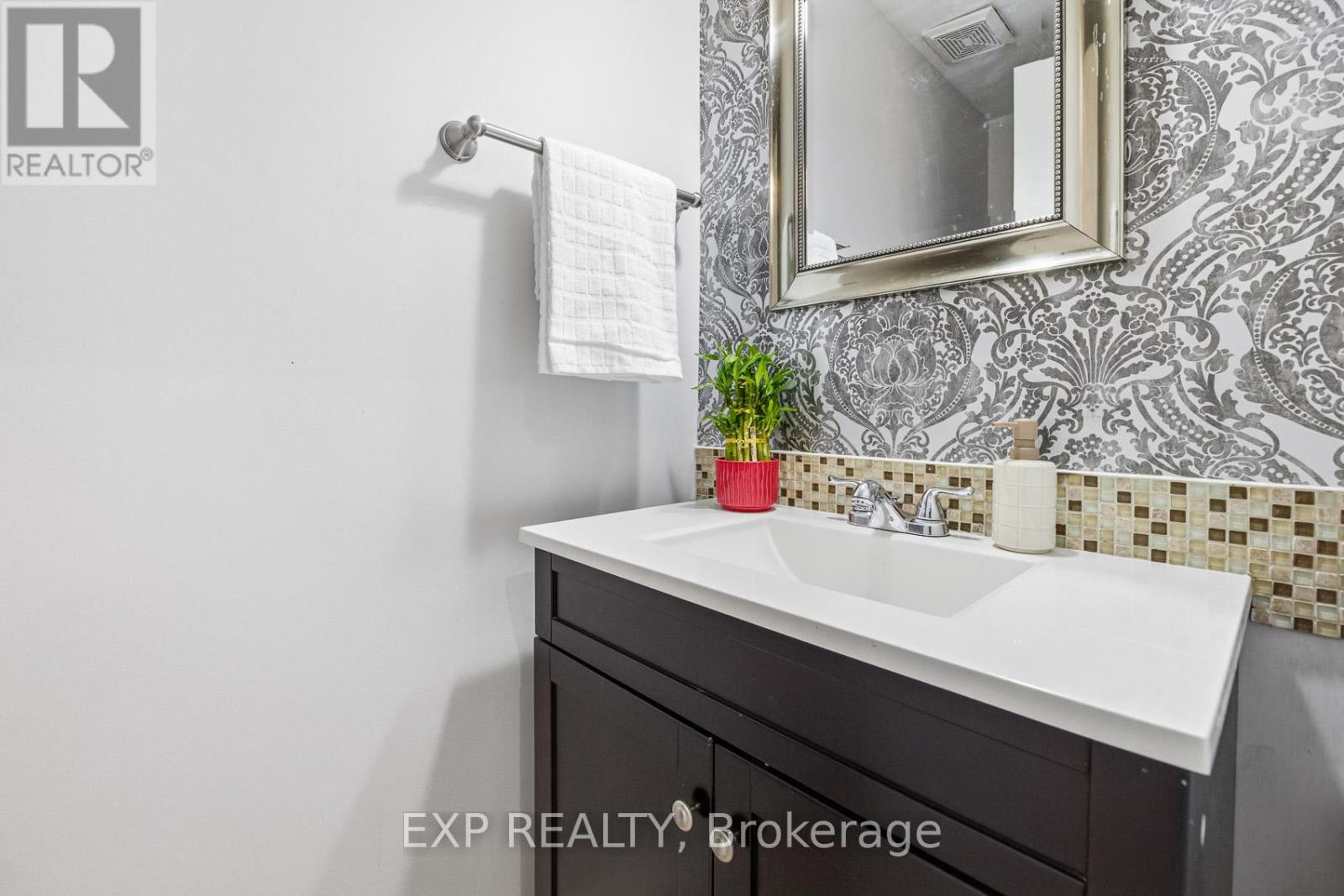 1927 Memory Lane, Pickering, Ontario  L1V 2T9 - Photo 8 - E12977338