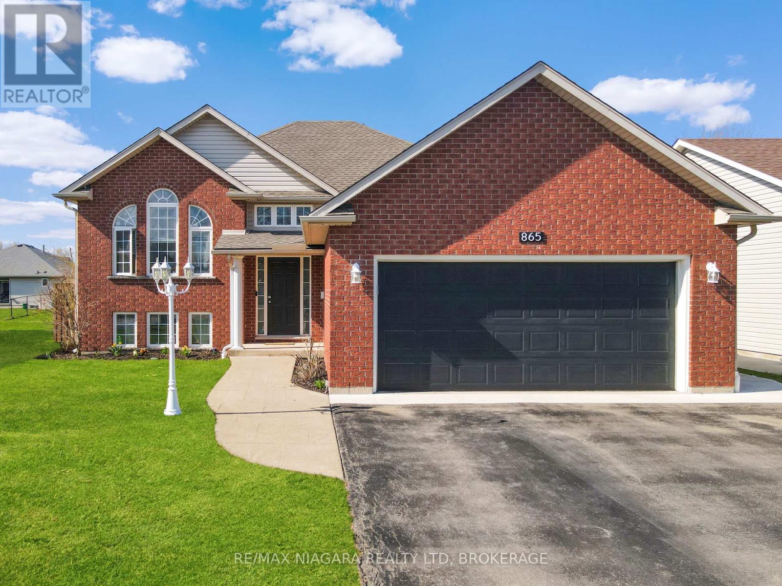 865 Canada Drive, Fort Erie, Ontario  L2A 6S5 - Photo 1 - X12797032