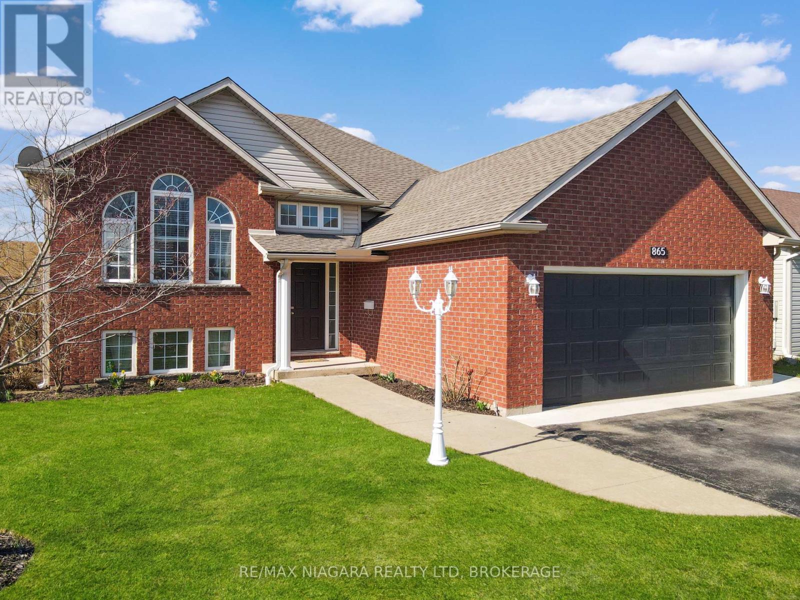 865 Canada Drive, Fort Erie, Ontario  L2A 6S5 - Photo 2 - X12797032