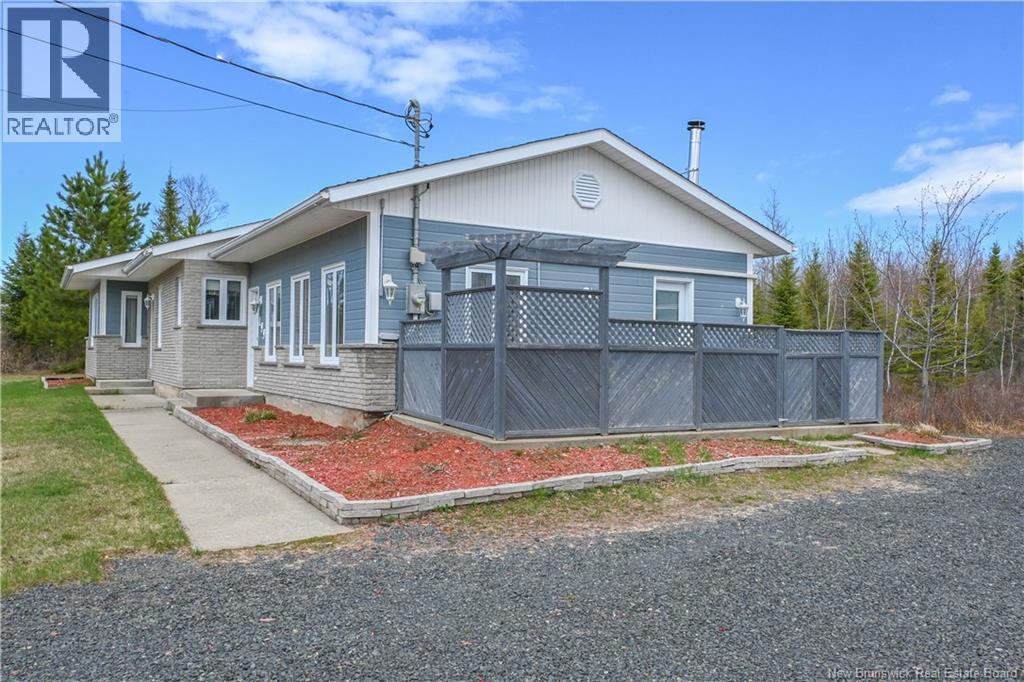 199 Saint-Simon Road, Caraquet, New Brunswick  E1W 1B3 - Photo 3 - NB136827
